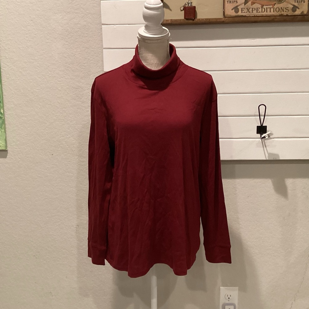 NWOT Easy Essentials Long Slee Top